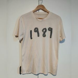 Taylor Swift “1989” Graphic Tee | Women’s Large | Cream/Beige Swiftie